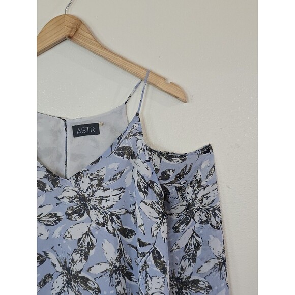 ASTR the Label Cold Shoulder Floral Top Womens Size Small Blue Blouse Revolve - Picture 2 of 10